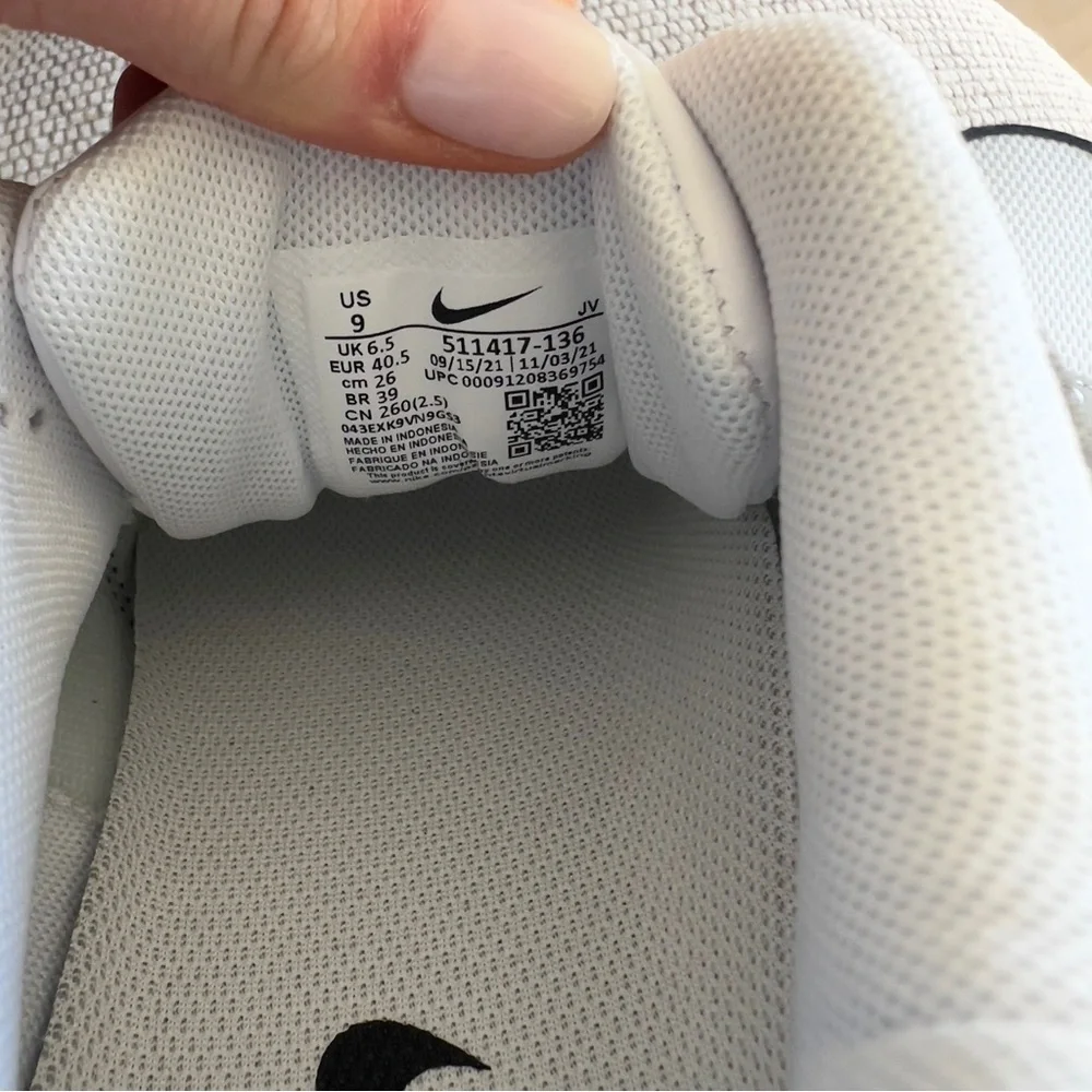 NWOB Nike Air Max Correlate Sneakers in White / New Green / Bright Mango / Black - Picture 7 of 8